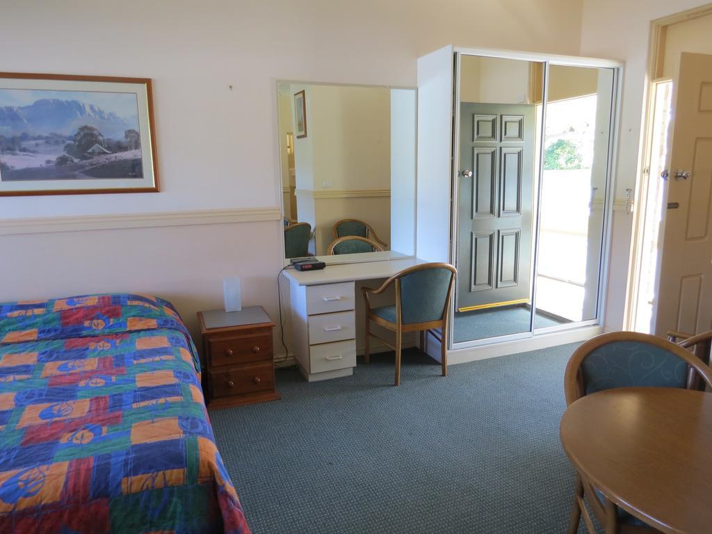 Golfview Lodge Bowral Ruang foto